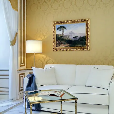Elegant Apartment Nearby Trevi Fountain-3