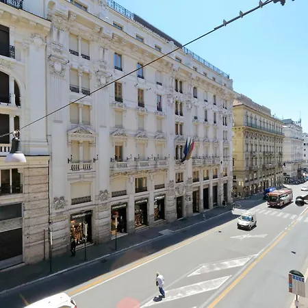 Elegant Apartment Nearby Trevi Fountain-2